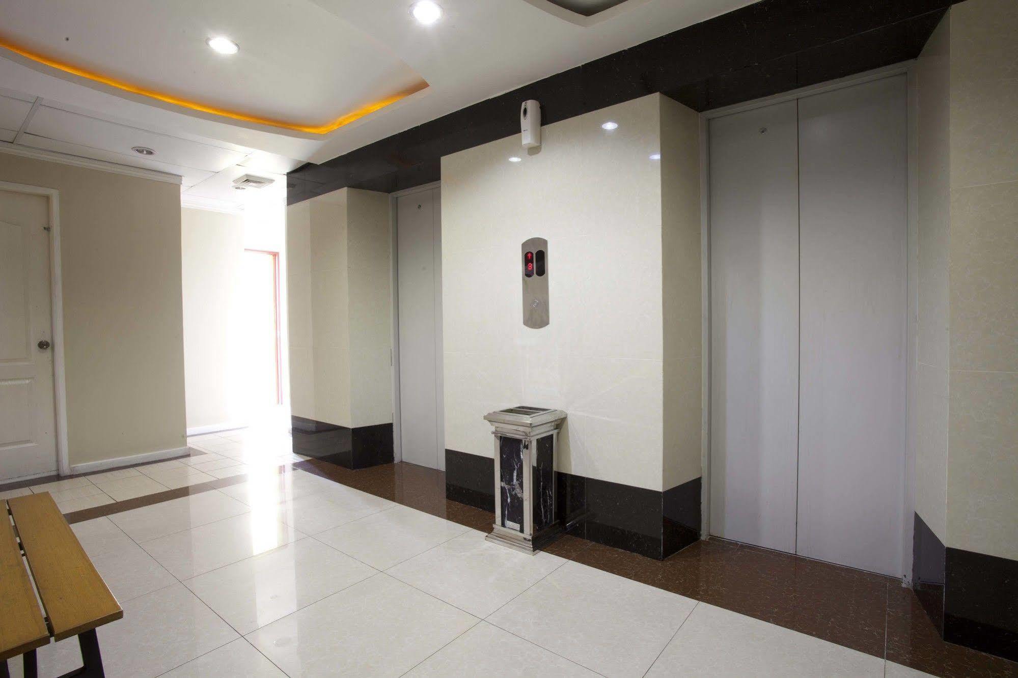 Hotel 99 Cubao Кесон-Сіті Екстер'єр фото
